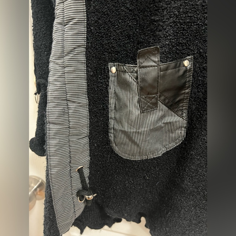 Sweater - Picture 5 of 6
